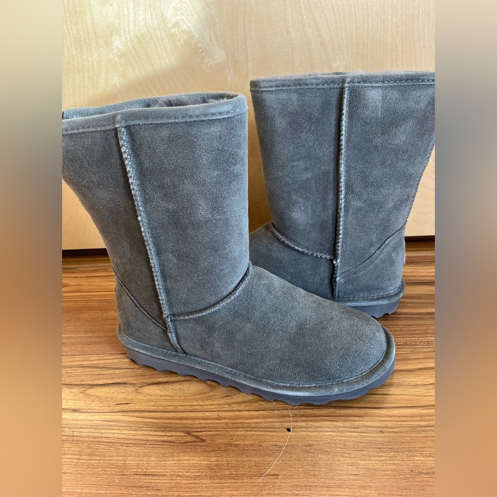 Bearpaw boots size 10